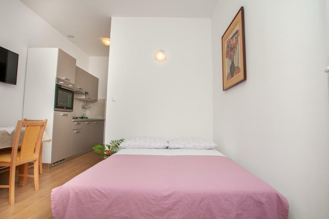 Ap Punta Next To Sandy Beach, Apartment With Garden Omiš Екстериор снимка