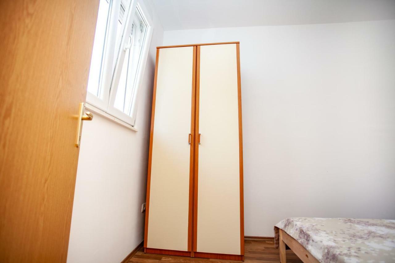Ap Punta Next To Sandy Beach, Apartment With Garden Omiš Екстериор снимка