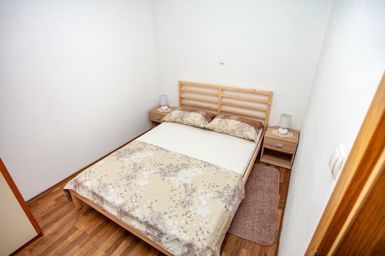 Ap Punta Next To Sandy Beach, Apartment With Garden Omiš Екстериор снимка