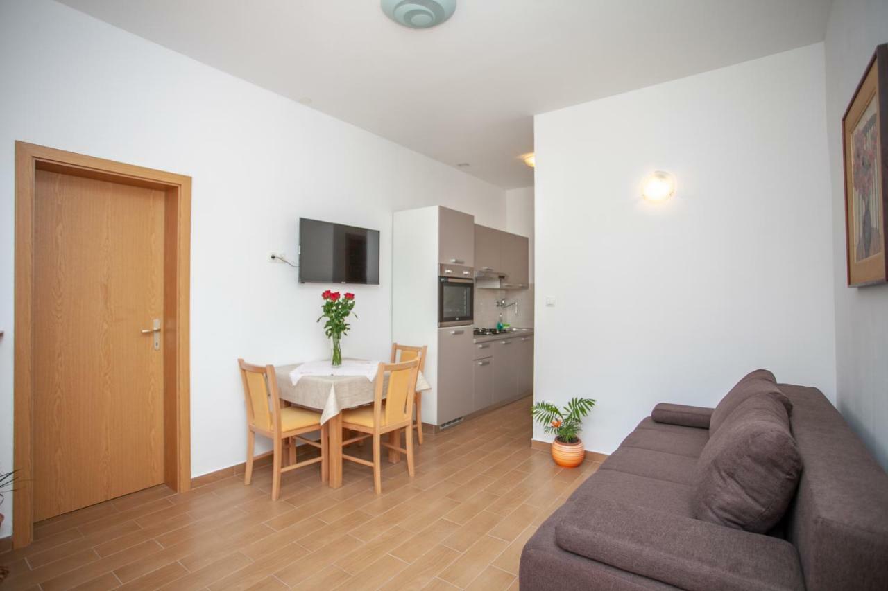 Ap Punta Next To Sandy Beach, Apartment With Garden Omiš Екстериор снимка