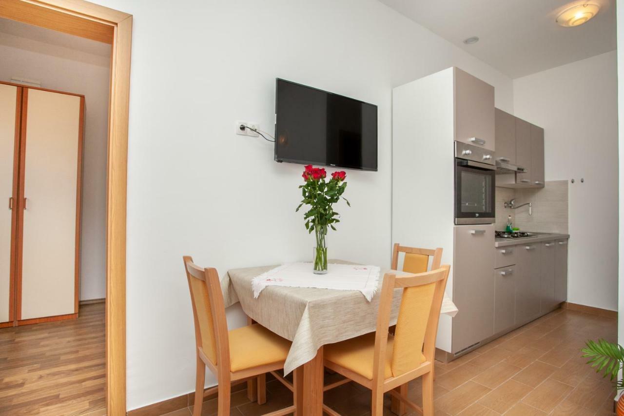 Ap Punta Next To Sandy Beach, Apartment With Garden Omiš Екстериор снимка