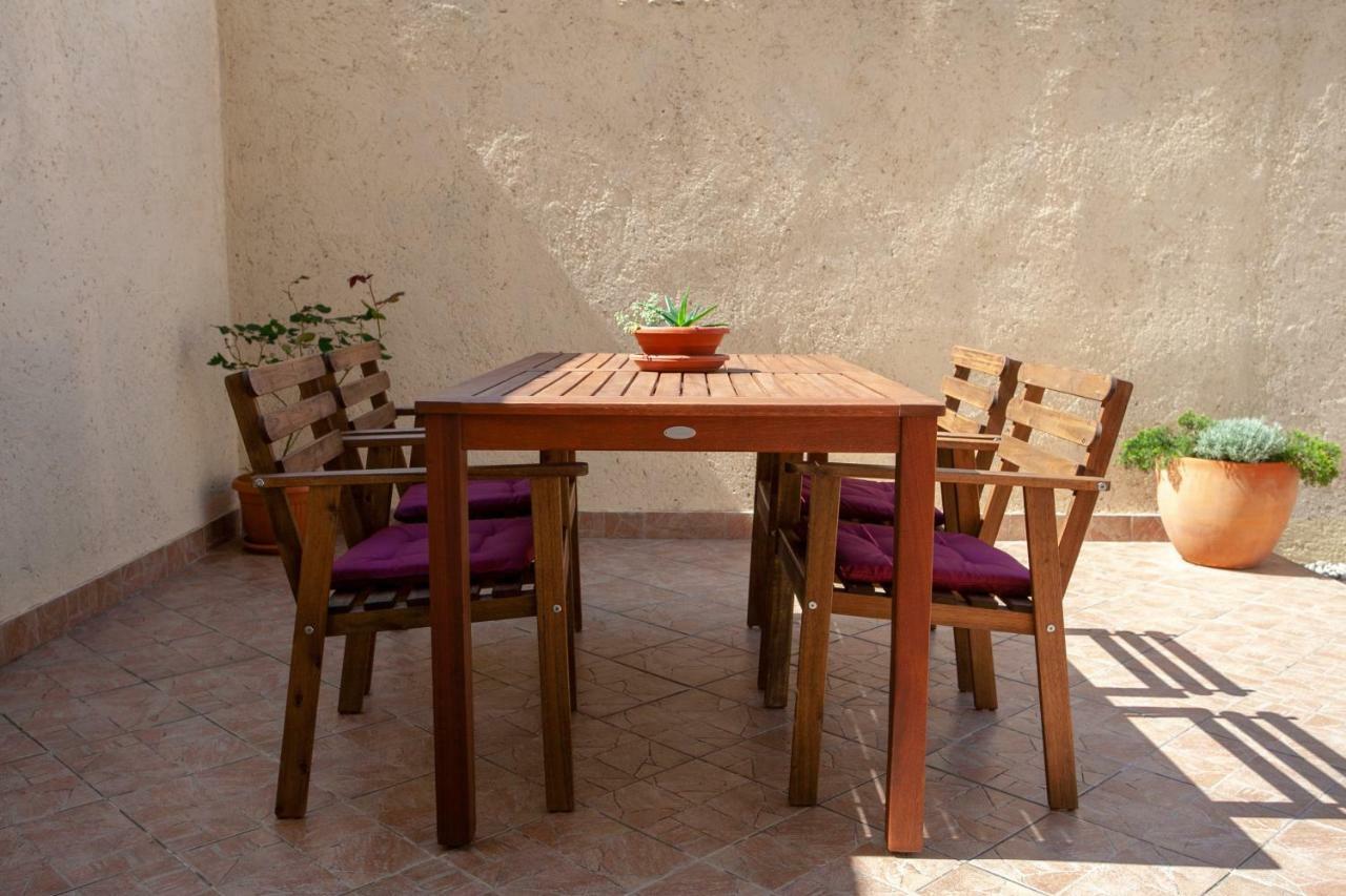 Ap Punta Next To Sandy Beach, Apartment With Garden Omiš Екстериор снимка