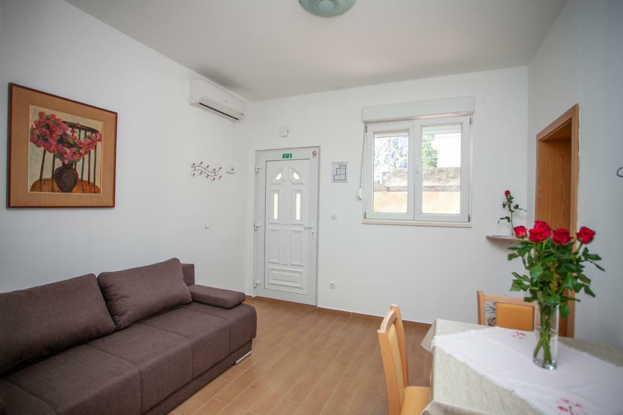 Ap Punta Next To Sandy Beach, Apartment With Garden Omiš Екстериор снимка