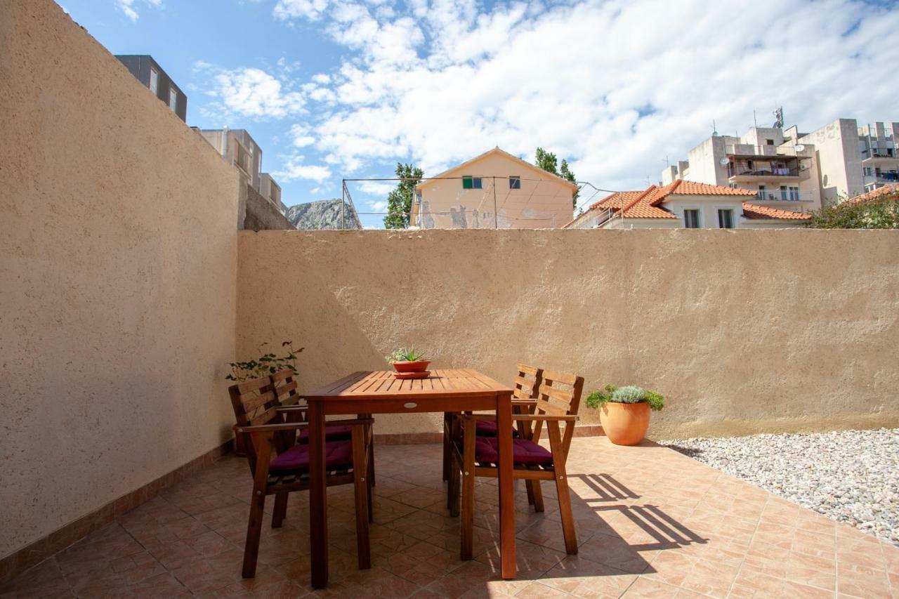 Ap Punta Next To Sandy Beach, Apartment With Garden Omiš Екстериор снимка