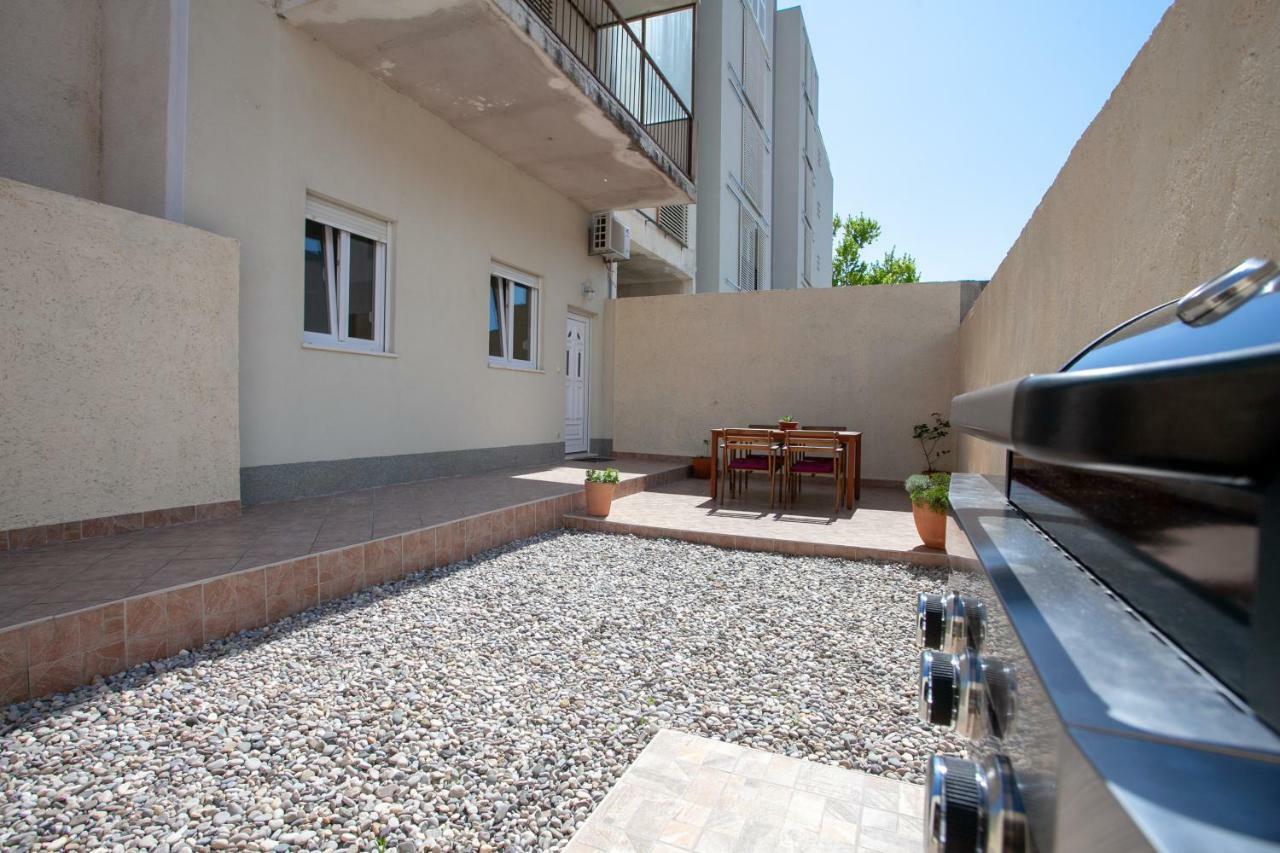 Ap Punta Next To Sandy Beach, Apartment With Garden Omiš Екстериор снимка