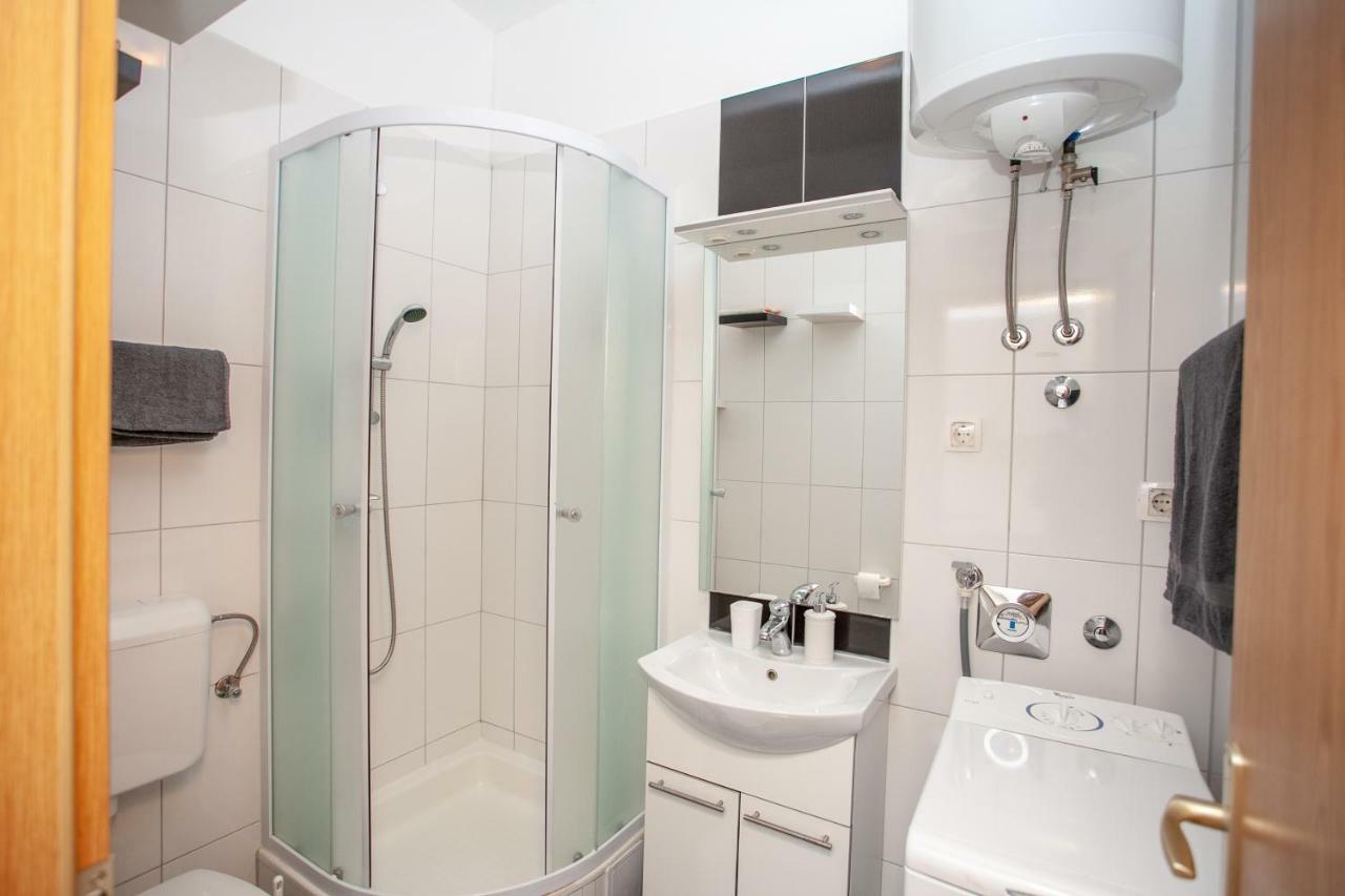 Ap Punta Next To Sandy Beach, Apartment With Garden Omiš Екстериор снимка