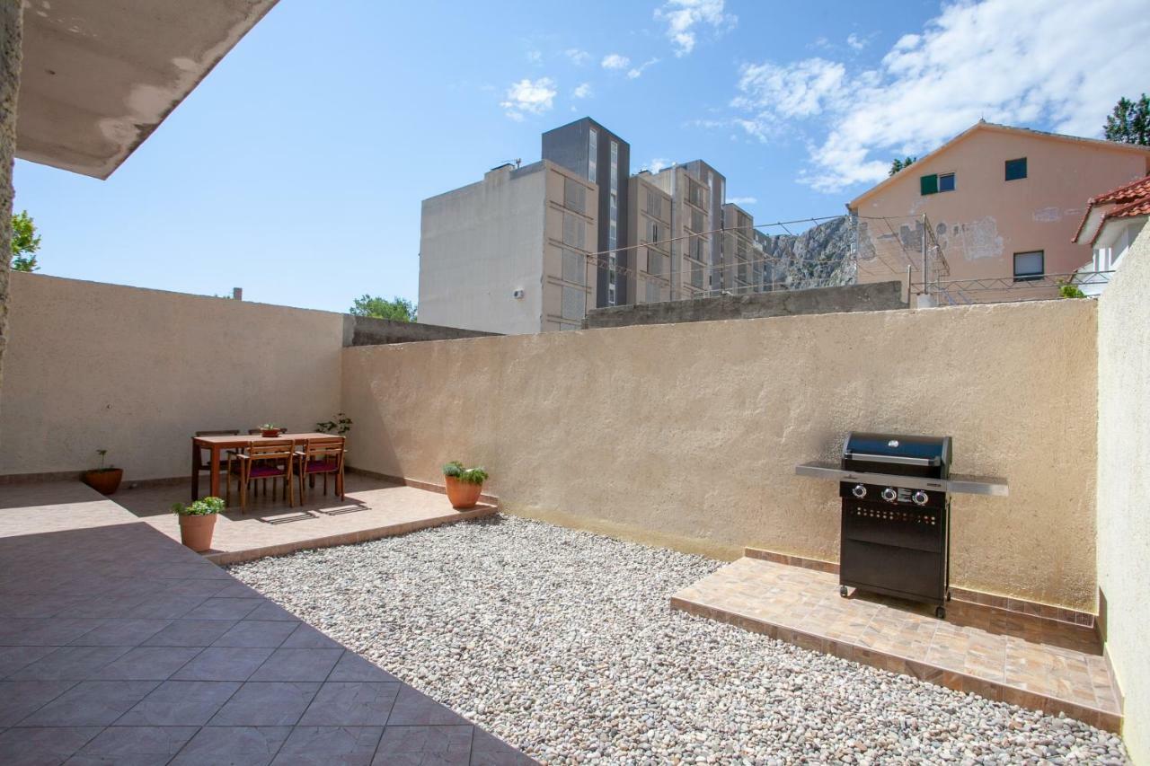 Ap Punta Next To Sandy Beach, Apartment With Garden Omiš Екстериор снимка