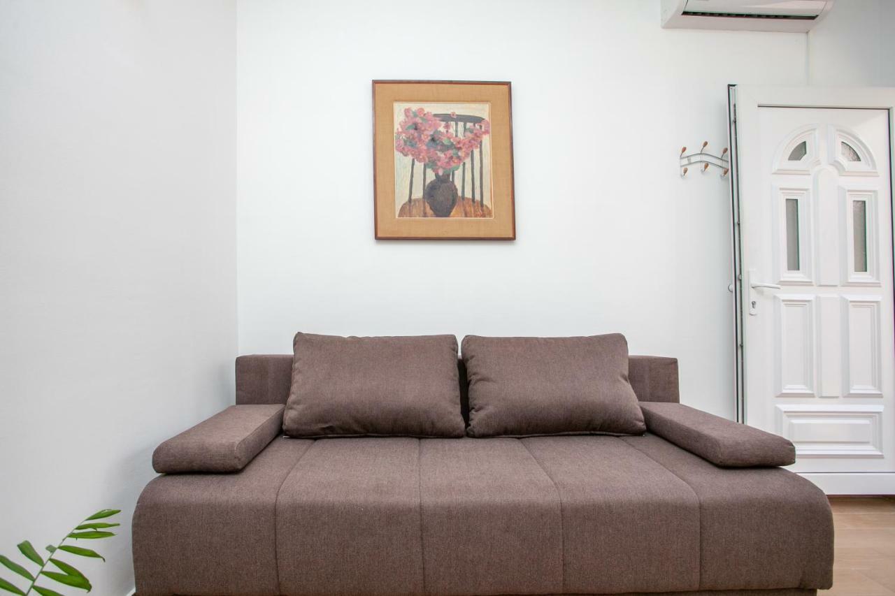 Ap Punta Next To Sandy Beach, Apartment With Garden Omiš Екстериор снимка