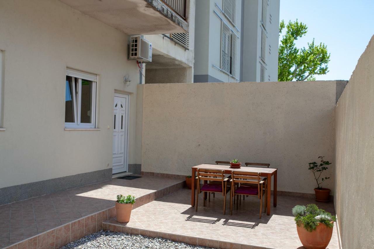 Ap Punta Next To Sandy Beach, Apartment With Garden Omiš Екстериор снимка