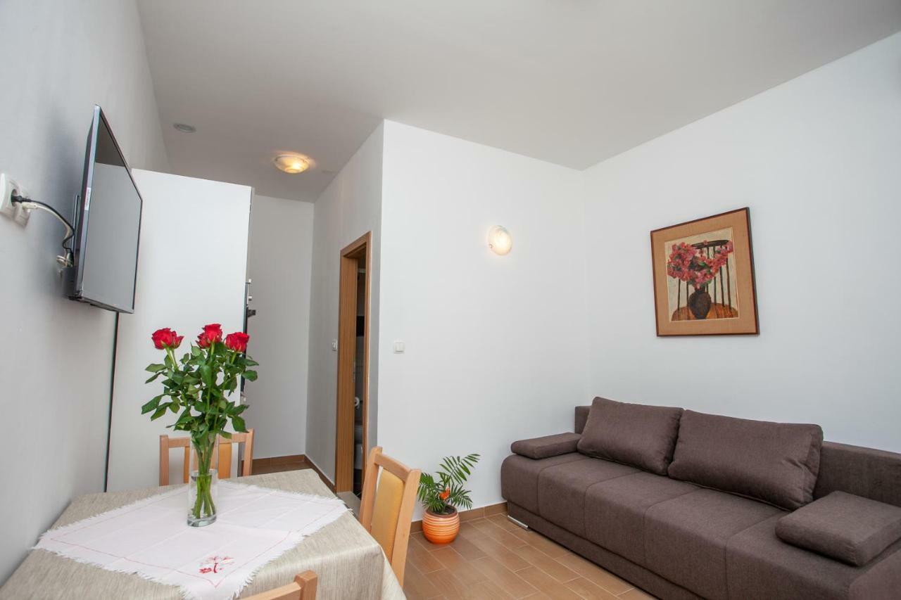 Ap Punta Next To Sandy Beach, Apartment With Garden Omiš Екстериор снимка